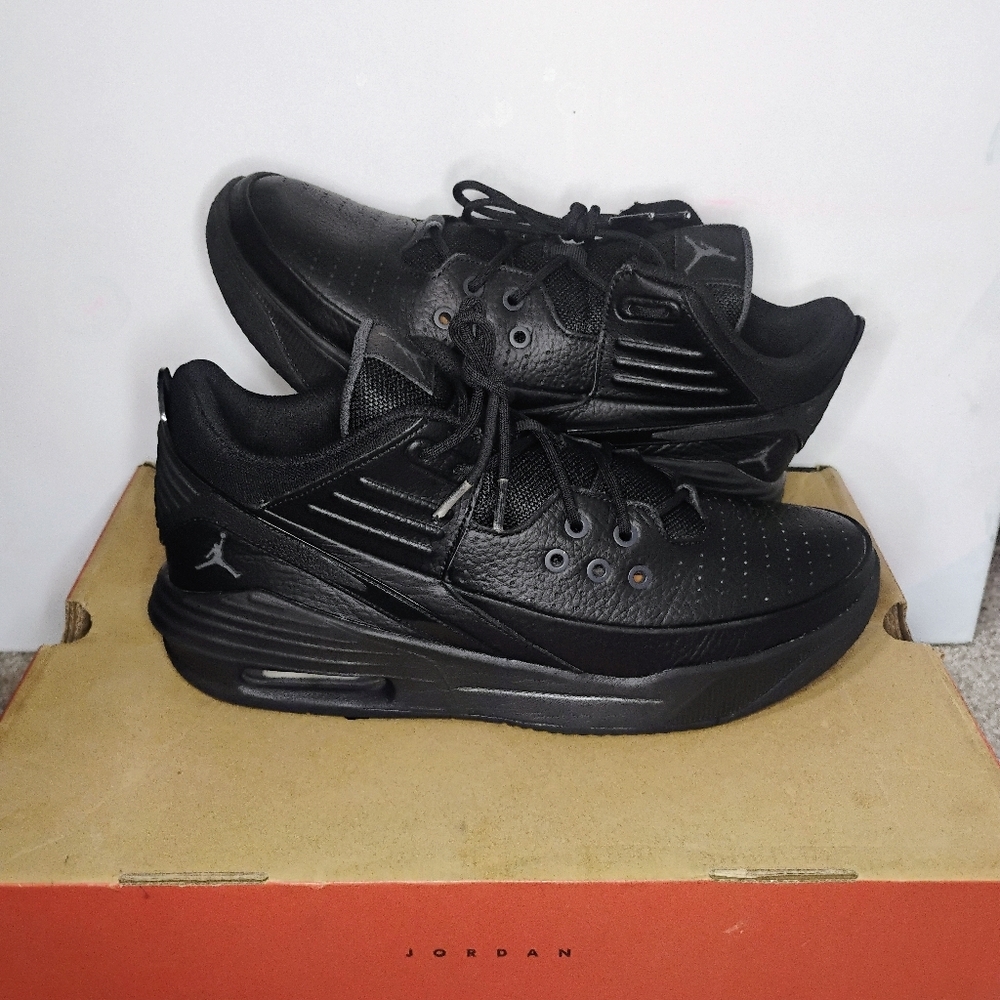 Jordan Aura 5s black on black